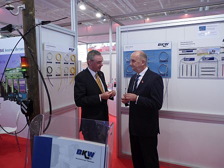 Ministerpräsident Dr. Woidke beim Vortrag mit dem GF der BKW GmbH R. Peters